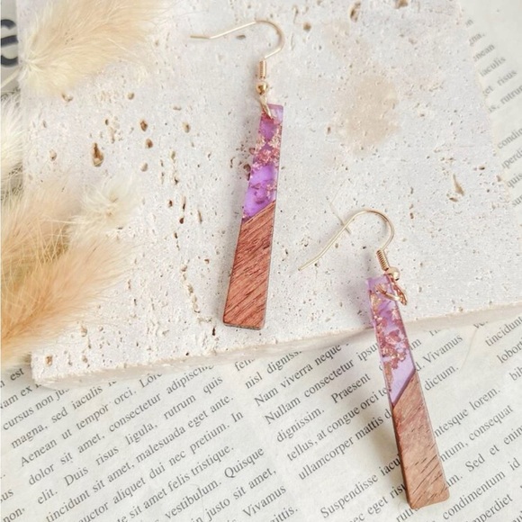 🆕 Wooden Gold Candy Purple Geometric Drop Earrings Beautiful Lightweight Women - Picture 2 of 4